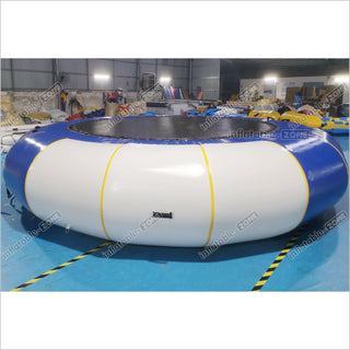 Giant Inflatable Water Trampoline Round Inflatable Water Jumping Bouncer With Ladder For Sports